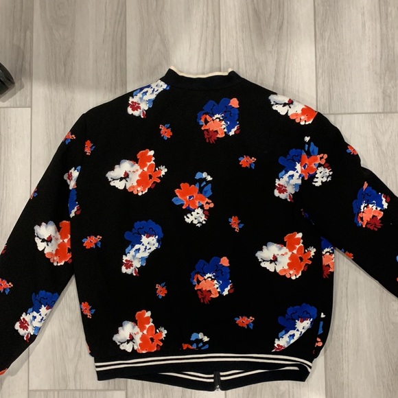 Adorable Vince Camuto summer bomber - Picture 3 of 3